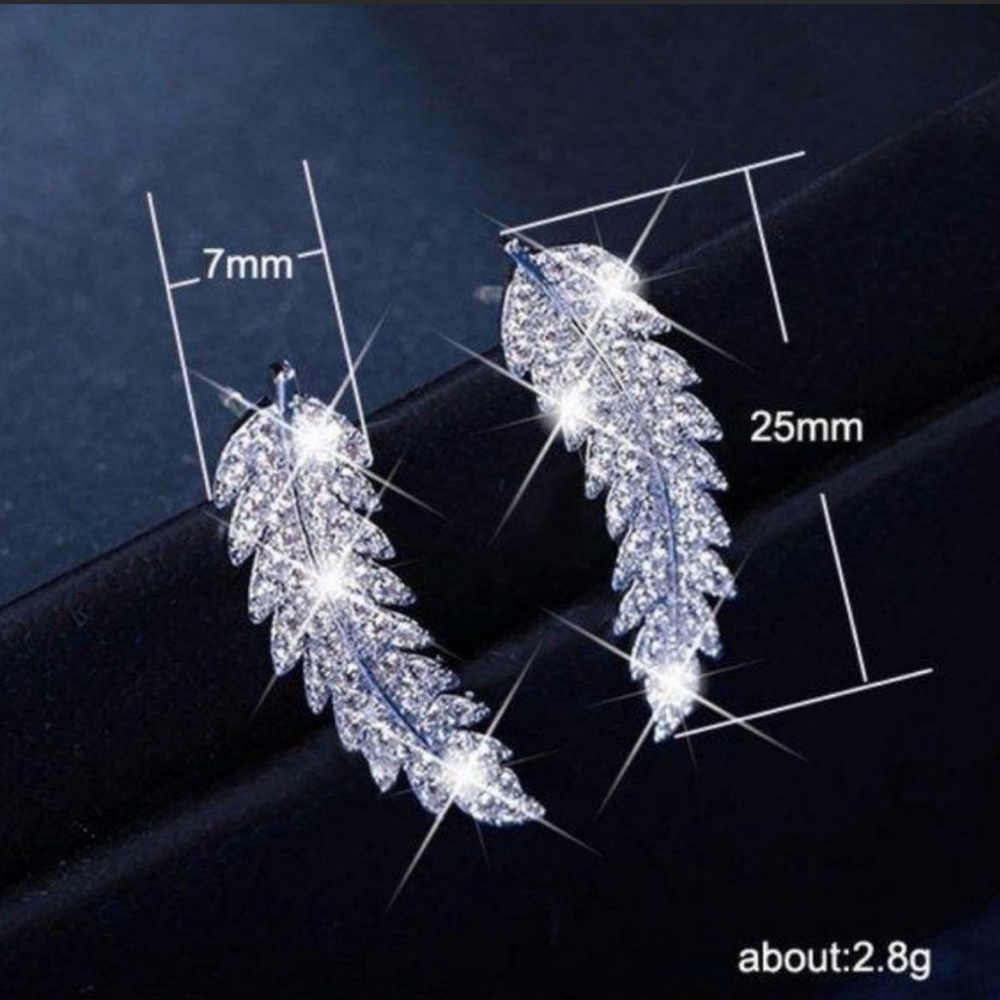 NEW 18K White Gold Diamond Marquis Leaf Earrings - Picture 5 of 5
